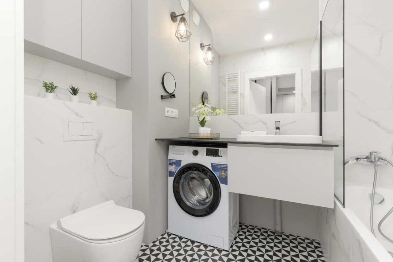 Bright, Cozy Close To The Airport By Renters * Warszawa