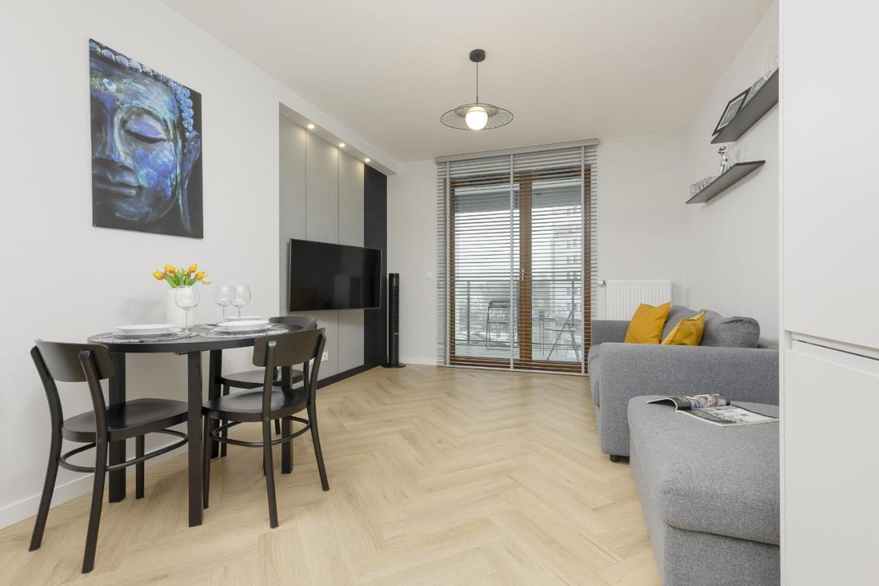 Bright, Cozy Close To The Airport By Renters Warszawa