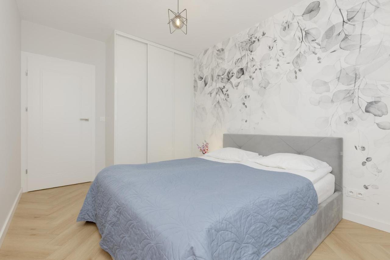 Bright, Cozy Close To The Airport By Renters Warszawa