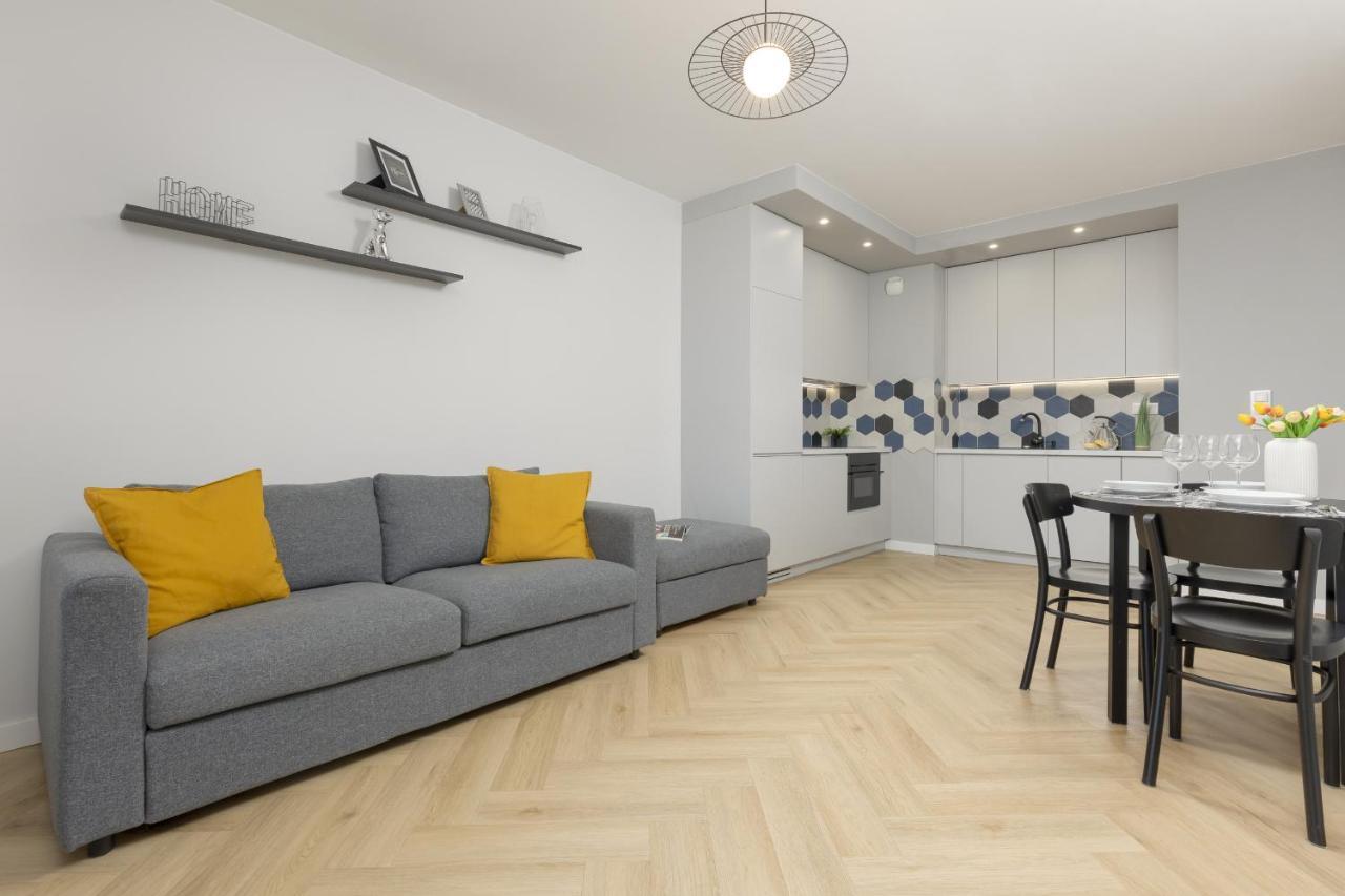 Apartament Bright, Cozy Close To The Airport By Renters