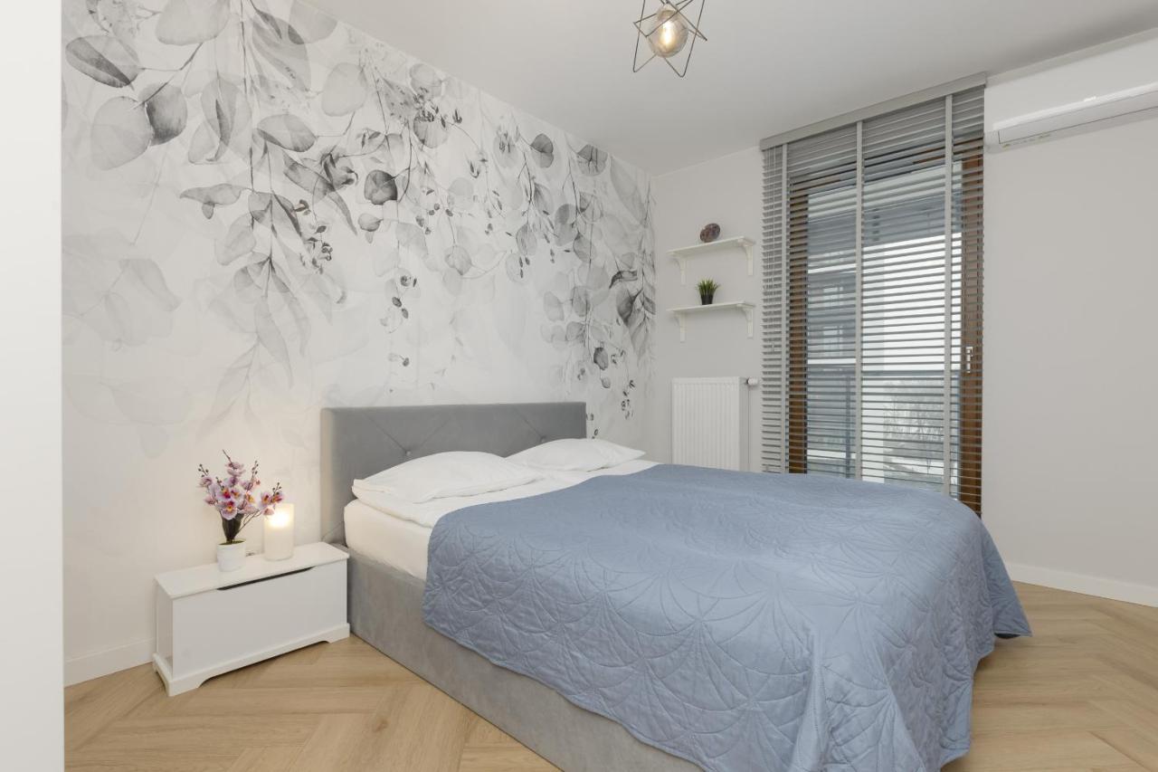 Apartament Bright, Cozy Close To The Airport By Renters