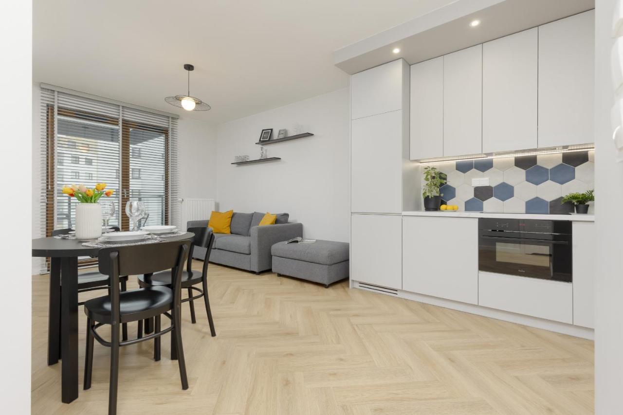 Apartament Bright, Cozy Close To The Airport By Renters *