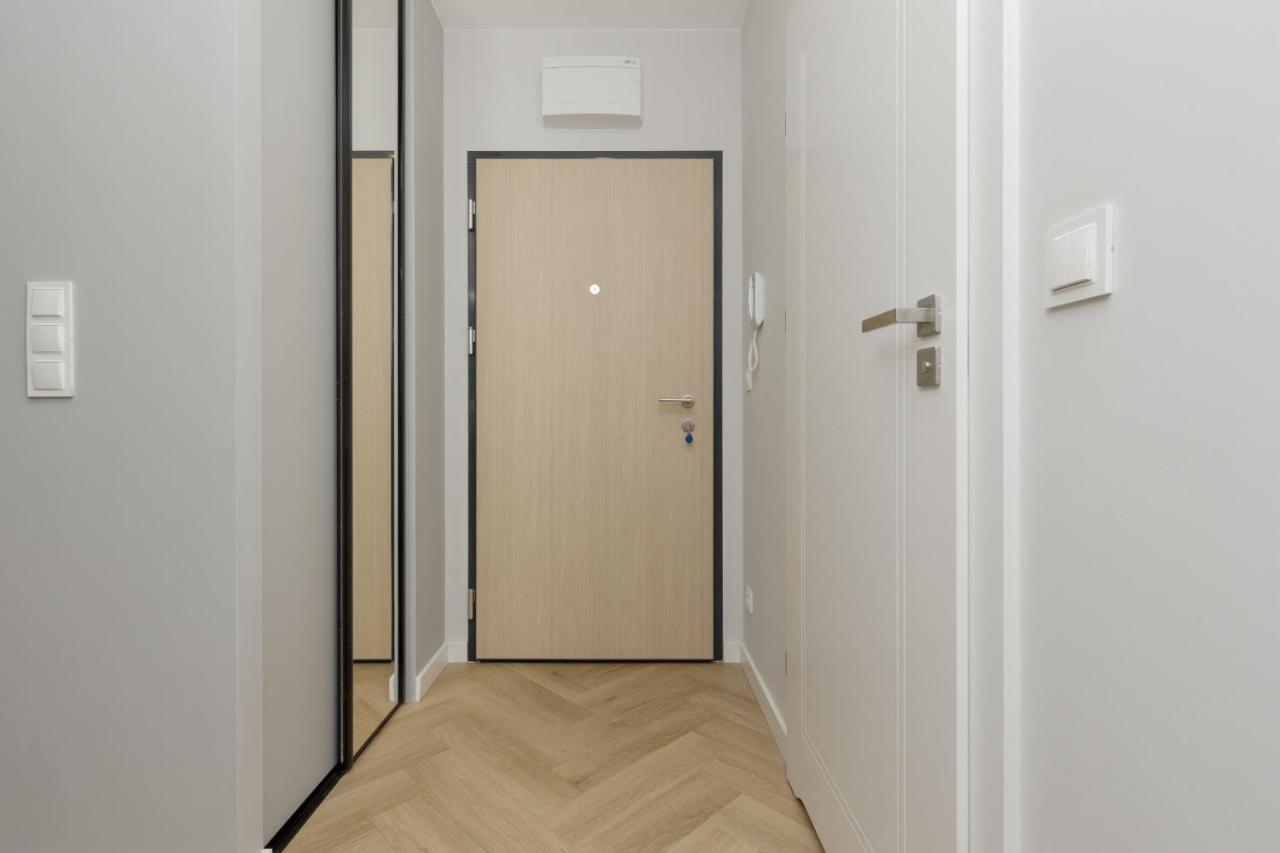 Bright, Cozy Close To The Airport By Renters Apartament *